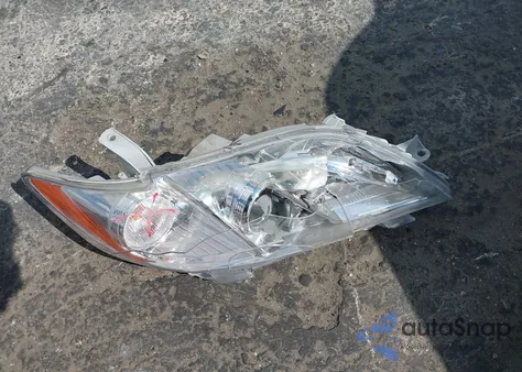 2008 Toyota Camry Le z USA, uszkodzony, nr VIN 4T4BE46K48R040582